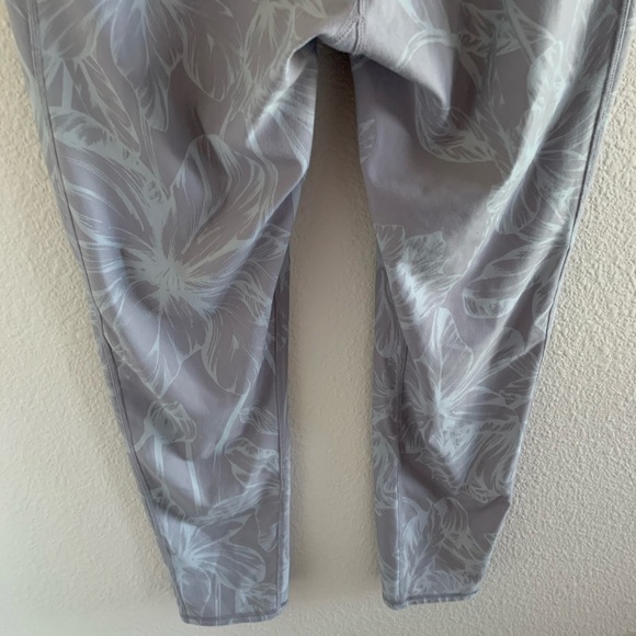 Fabletics Abstract Floral Active Pants Gray Light Purple Medium Athleisure  M - Picture 6 of 7